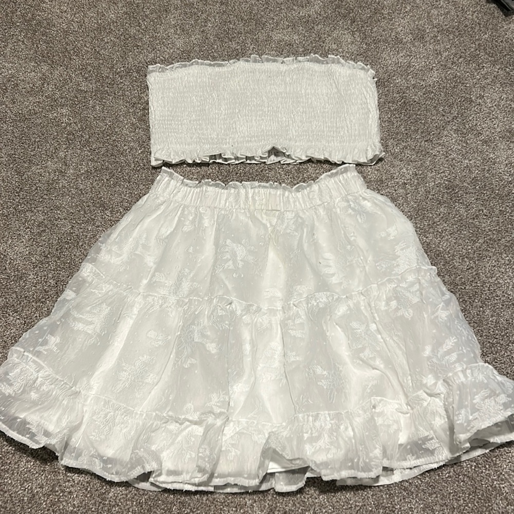 Two piece white top and skirt. Size small/4